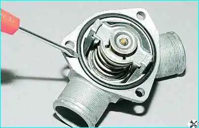 ВАЗ-2110 Снятие и проверка термостата