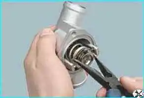 ВАЗ-2110 Снятие и проверка термостата