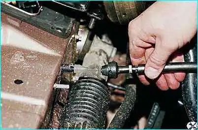 Снятие привода дроссельной заслонки ВАЗ-2110 Снятие привода дроссельной заслонки