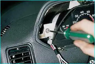 ВАЗ-2110 Снятие комбинации приборов