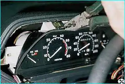 ВАЗ-2110 Снятие комбинации приборов