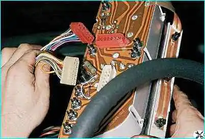 ВАЗ-2110 Снятие комбинации приборов