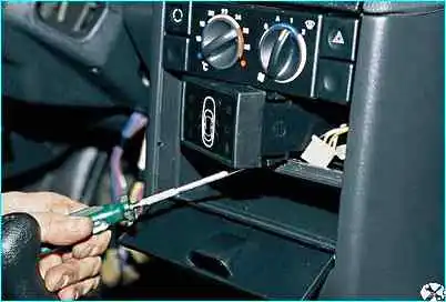 ВАЗ-2110 Снятие маршрутного комьютера