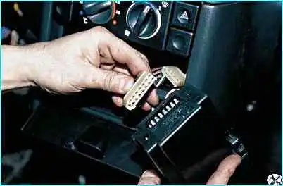 ВАЗ-2110 Снятие маршрутного комьютера