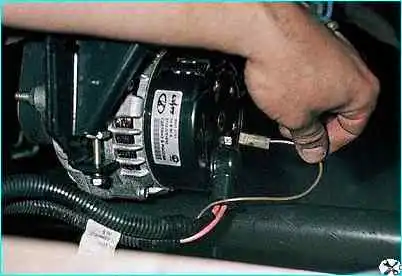 Снятие генератора с автомобиля Снятие генератора с автомобиля