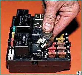 ВАЗ-2110 Замена предохранителей и реле