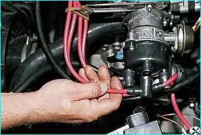 ВАЗ-2110 Снятие и разборка датчика-распределителя зажигания