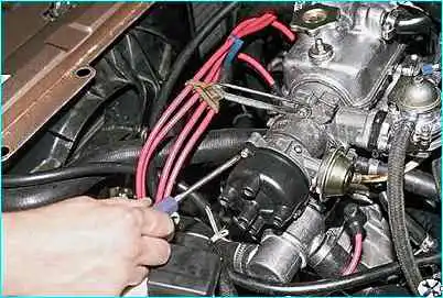 ВАЗ-2110 Снятие и разборка датчика-распределителя зажигания