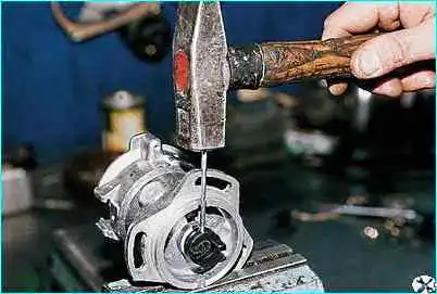 ВАЗ-2110 Снятие и разборка датчика-распределителя зажигания