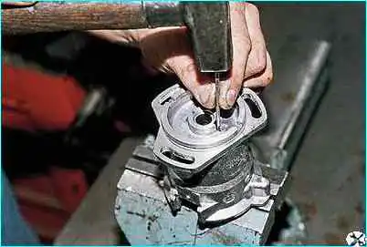 ВАЗ-2110 Снятие и разборка датчика-распределителя зажигания