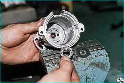 ВАЗ-2110 Снятие и разборка датчика-распределителя зажигания