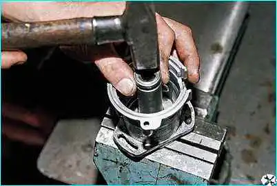 ВАЗ-2110 Снятие и разборка датчика-распределителя зажигания