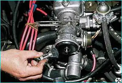 ВАЗ-2110 Снятие и разборка датчика-распределителя зажигания