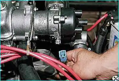 ВАЗ-2110 Снятие и разборка датчика-распределителя зажигания