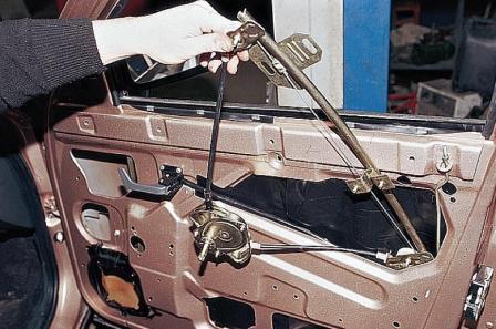 Ремонт передней двери автомобиля ВАЗ-2110