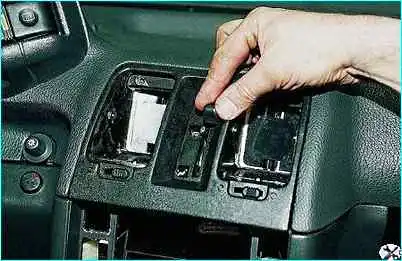 ВАЗ-2110 Снятие корпуса воздухораспределителя системы отопления и вентиляции