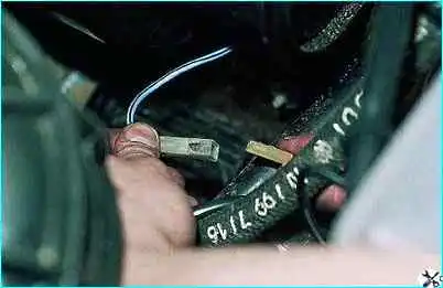 ВАЗ-2110 Снятие электродвигателя отопителя