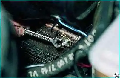 ВАЗ-2110 Снятие электродвигателя отопителя