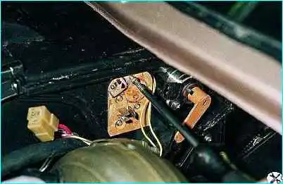 ВАЗ-2110 Снятие резистора электродвигателя отопителя