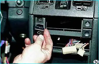 ВАЗ-2110 Снятие выключателя рециркуляции