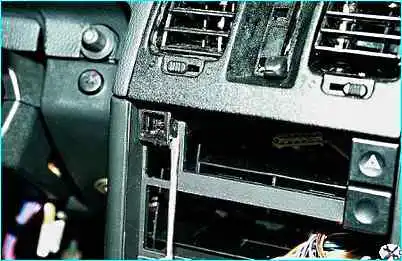 ВАЗ-2110 Снятие выключателя рециркуляции