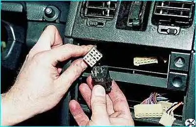 ВАЗ-2110 Снятие выключателя рециркуляции