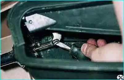 ВАЗ-2110 Снятие клапана управления заслонкой рециркуляции и электропневмоклапана