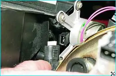 ВАЗ-2110 Снятие и разборка отопителя