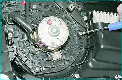 ВАЗ-2110 Снятие и разборка отопителя