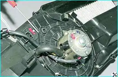 ВАЗ-2110 Снятие и разборка отопителя