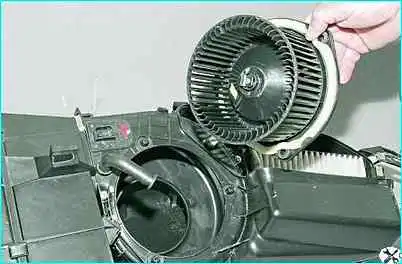 ВАЗ-2110 Снятие и разборка отопителя