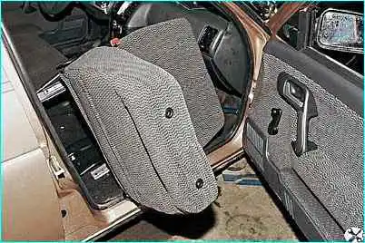 Снятие кресел автомобиля ВАЗ