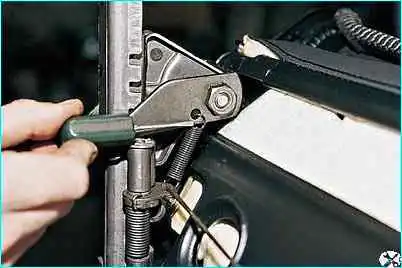 Снятие кресел автомобиля ВАЗ