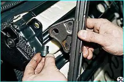 Снятие кресел автомобиля ВАЗ