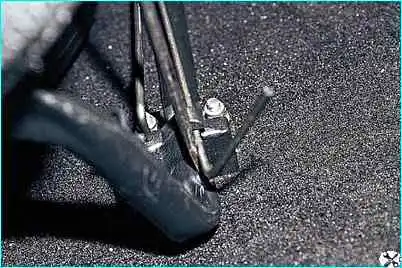 Снятие кресел автомобиля ВАЗ