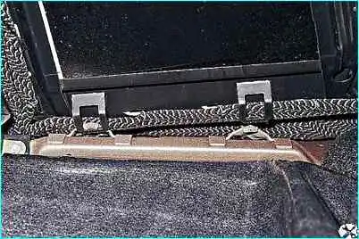 Снятие кресел автомобиля ВАЗ