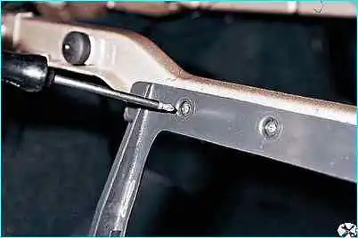 Снятие кресел автомобиля ВАЗ