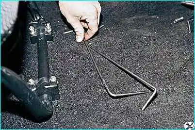 Снятие кресел автомобиля ВАЗ