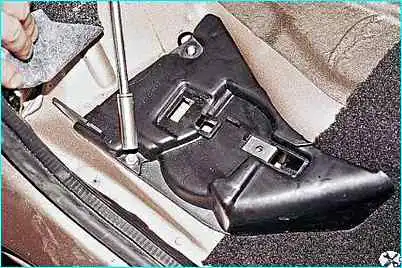 Снятие кресел автомобиля ВАЗ