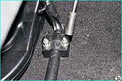 Снятие кресел автомобиля ВАЗ