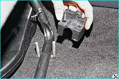 Снятие кресел автомобиля ВАЗ