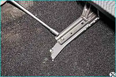 Снятие кресел автомобиля ВАЗ