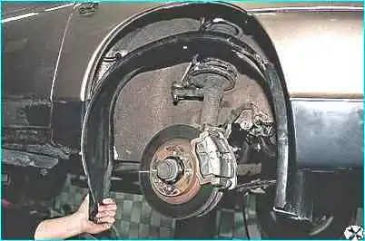 Замена переднего крыла автомобиля ВАЗ-2110 Замена переднего крыла автомобиля