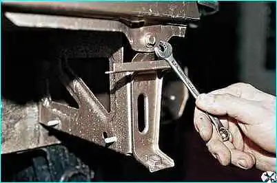 Замена переднего крыла автомобиля ВАЗ-2110 Замена переднего крыла автомобиля