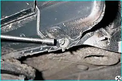 Замена переднего крыла автомобиля ВАЗ-2110 Замена переднего крыла автомобиля