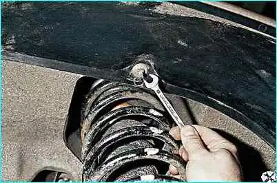 Замена переднего крыла автомобиля ВАЗ-2110 Замена переднего крыла автомобиля