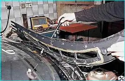 ВАЗ-2110 Снятие облицовки и накладки ветрового окна