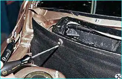 ВАЗ-2110 Снятие облицовки и накладки ветрового окна