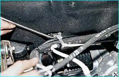 ВАЗ-2110 Снятие облицовки и накладки ветрового окна