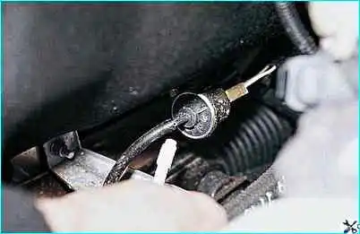 ВАЗ-2110 Снятие облицовки и накладки ветрового окна